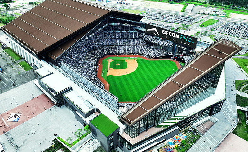 體育場可伸縮屋頂，天然草坪是日本首創 圖片來源 官方網站 https://www.hkdballpark.com/