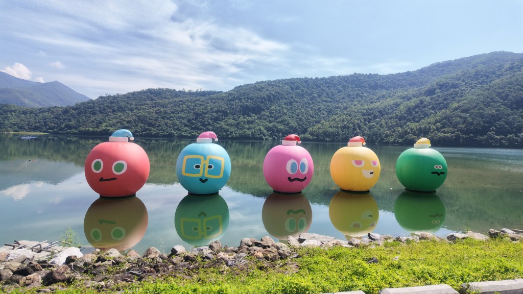 五球不同角度鯉魚潭藍天倒影